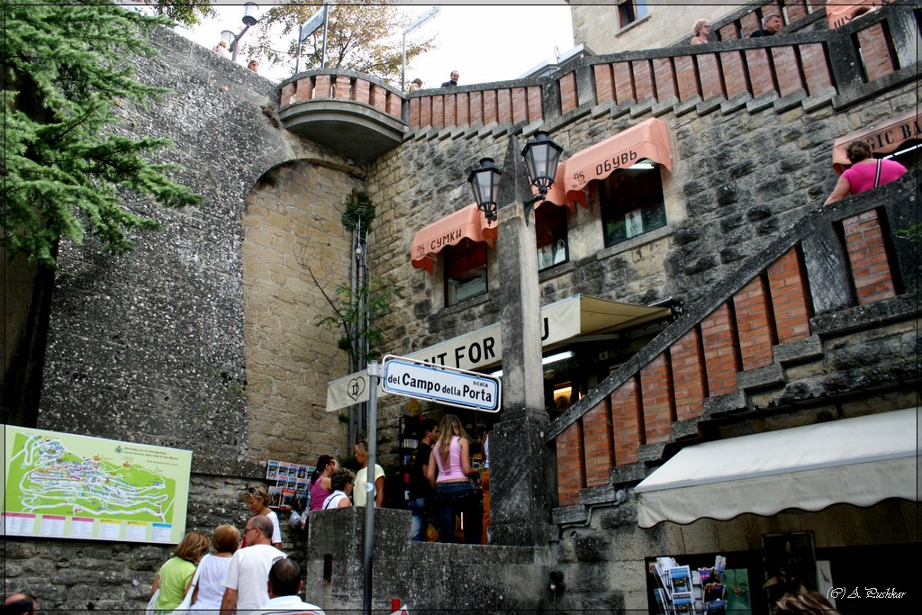 Сан-Марино, лестница в исторический центр