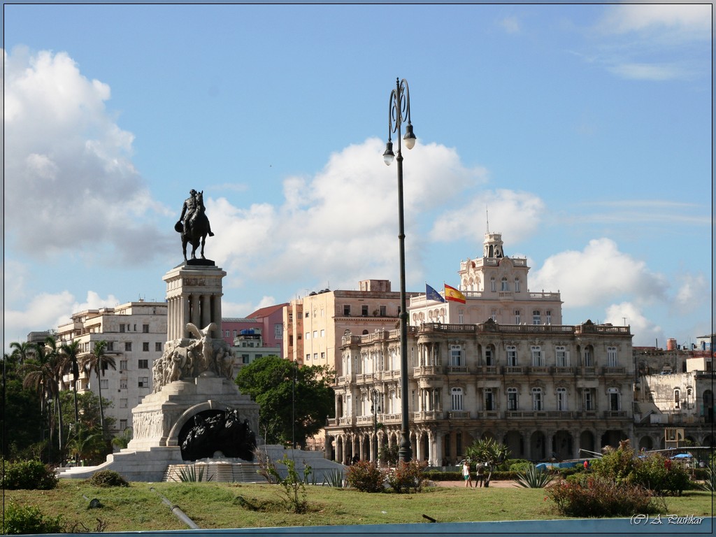 Памятник генералу Гомесу. Гавана. Куба