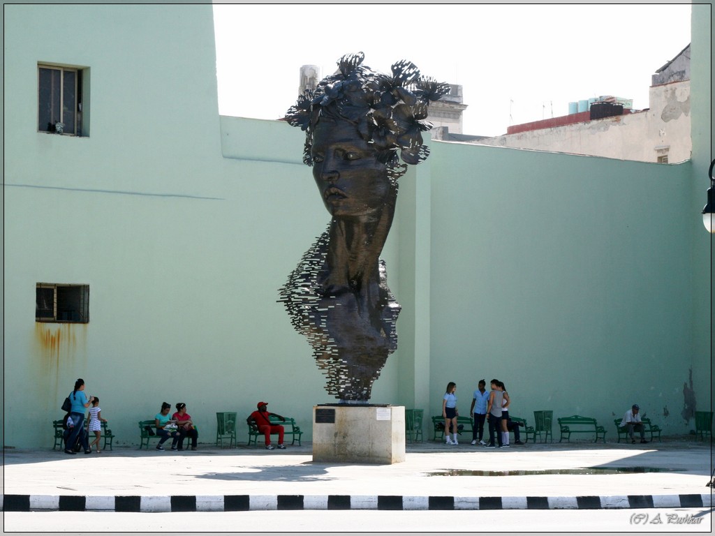 скульптура Примавера. Гавана. Куба.