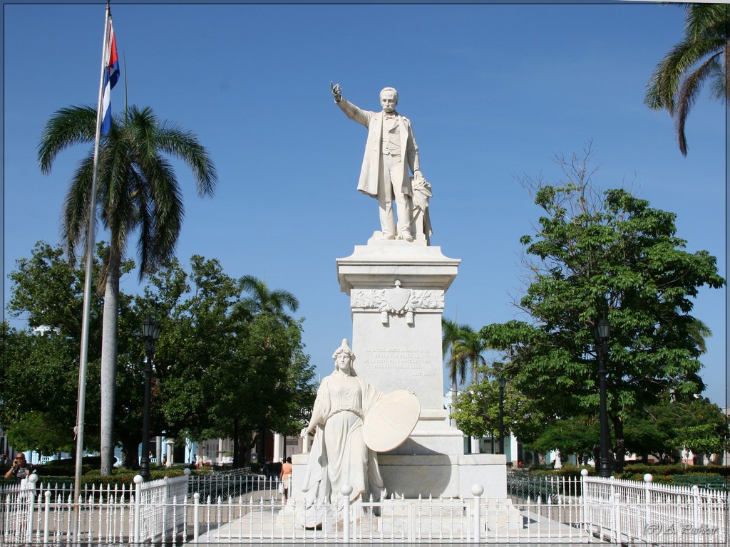 Статуя Хосе Марти. Парк Марти. Сьенфуэгос. Куба