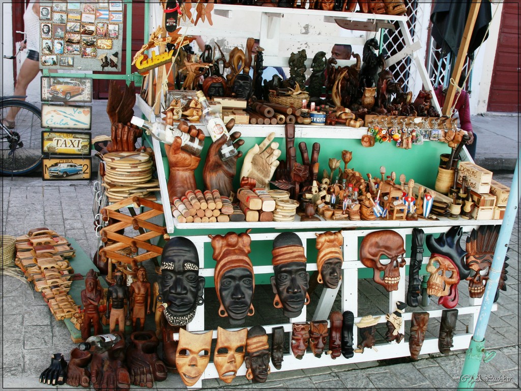 Сувениры в Сьенфуэгосе. Куба