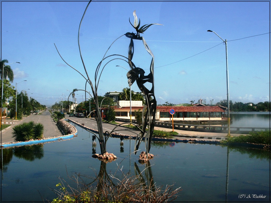 Памятник на въезде Сьенфуэгос. Куба