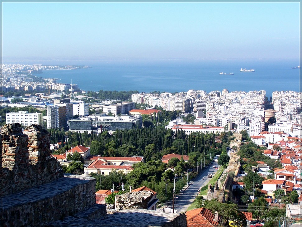 Панорама г. Салоники с Цитадели. Византийская крепостная стена. Белая башня.