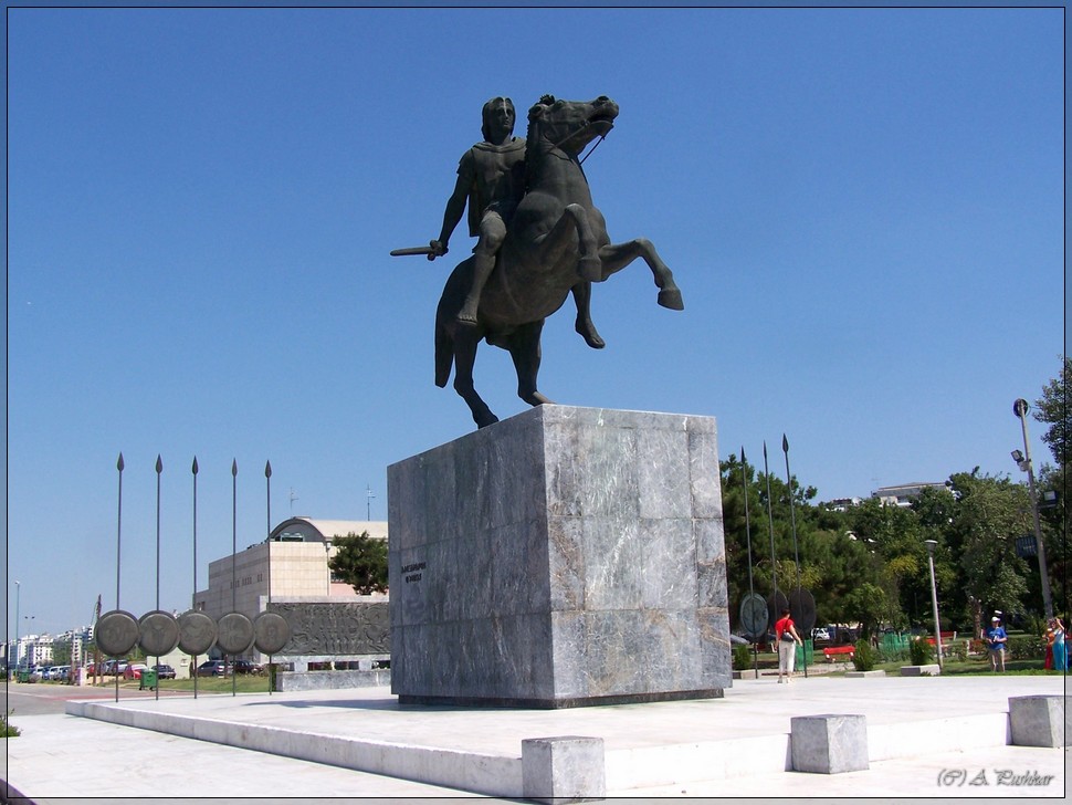 Памятник Александру Македонскому. Набережная г. Салоники