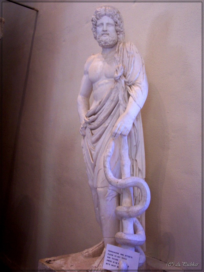 Статуя Асклепия. Музей в Эпидавре. Греция