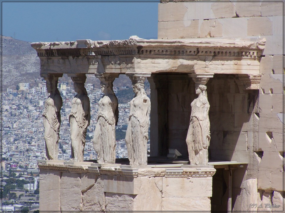 Портик кариатид храма Эрехтейон. Афинский Акрополь