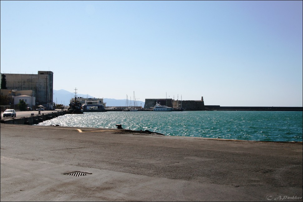 Порт Ираклиона, вид на крепость