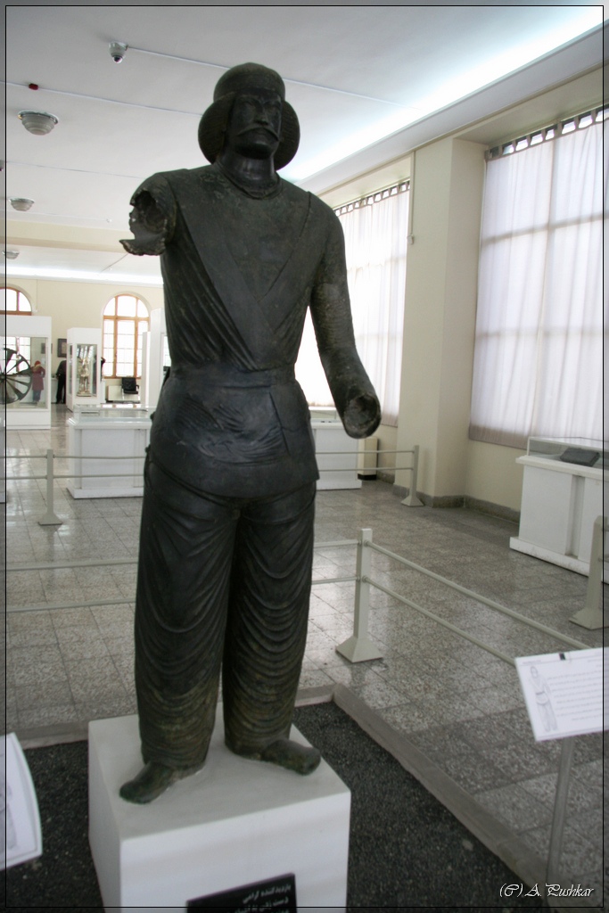 Бронзовая статуя. Парфянский военачальник