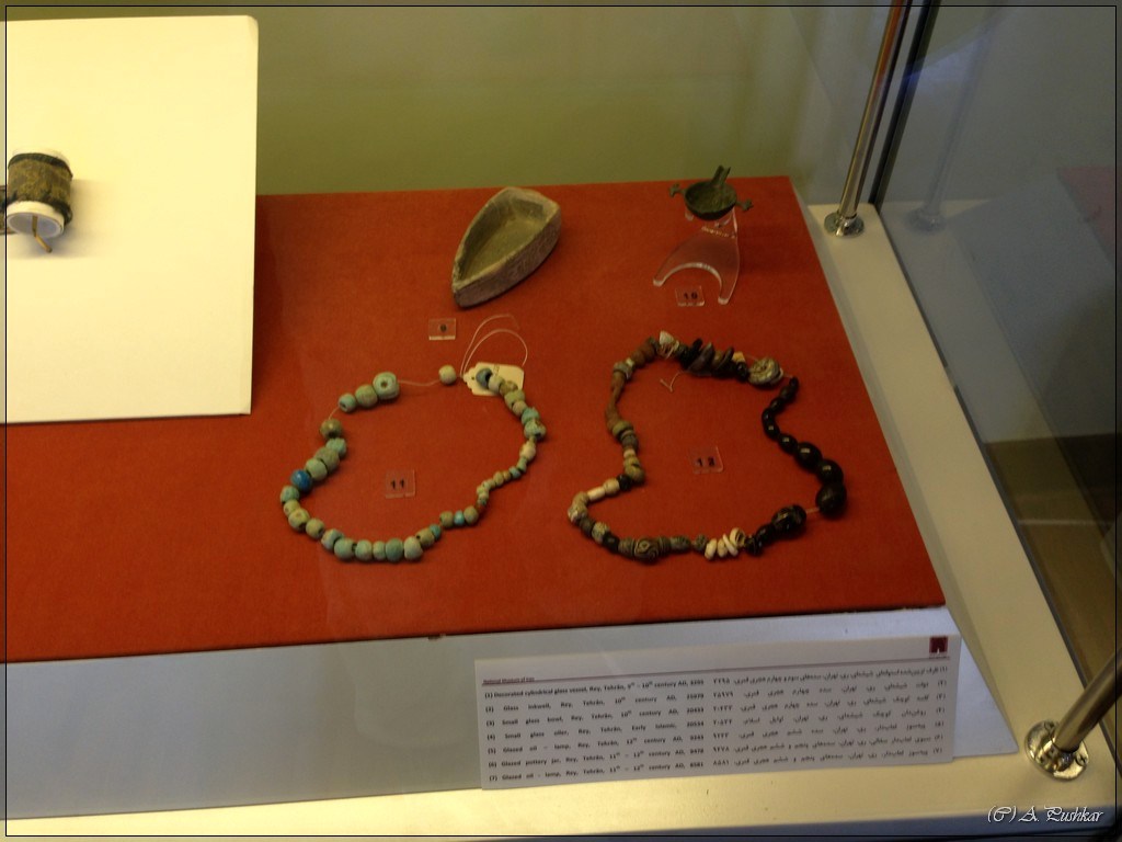 Бусы, украшения и предметы из стекла, Тегеран, Рей, 9-12 век до н.э.