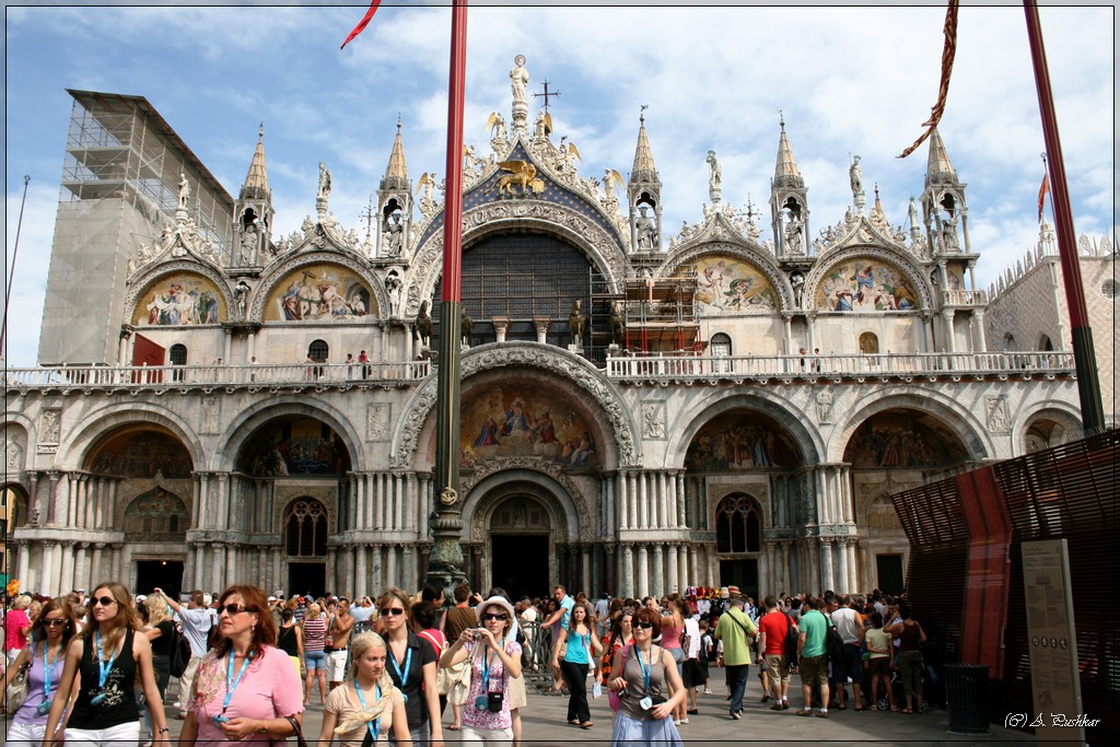 Базилика Св. Марка на площади Сан-Марко.Венеция