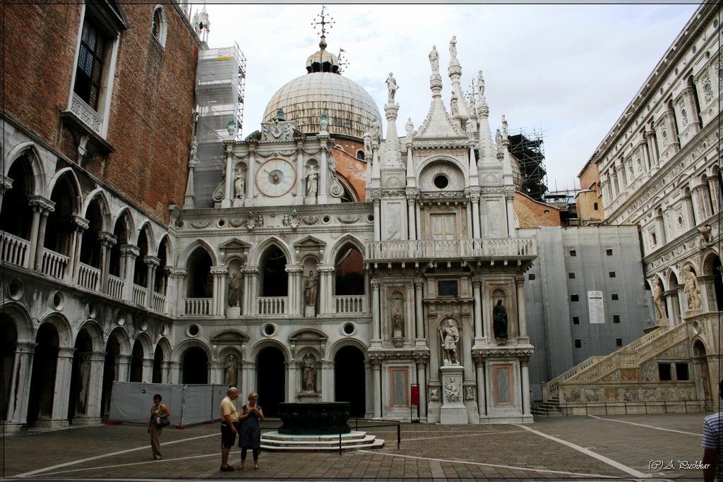 Внутренний дворик Дворец Дожей на площади Сан-Марко. г.Венеция