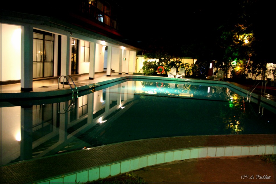 Отель Hilltop в Канди. Ночной вид