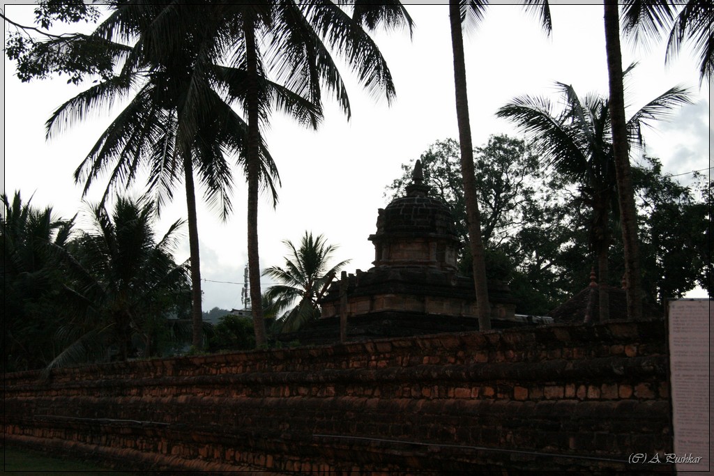 Храм Зуба Будды (вид снаружи)