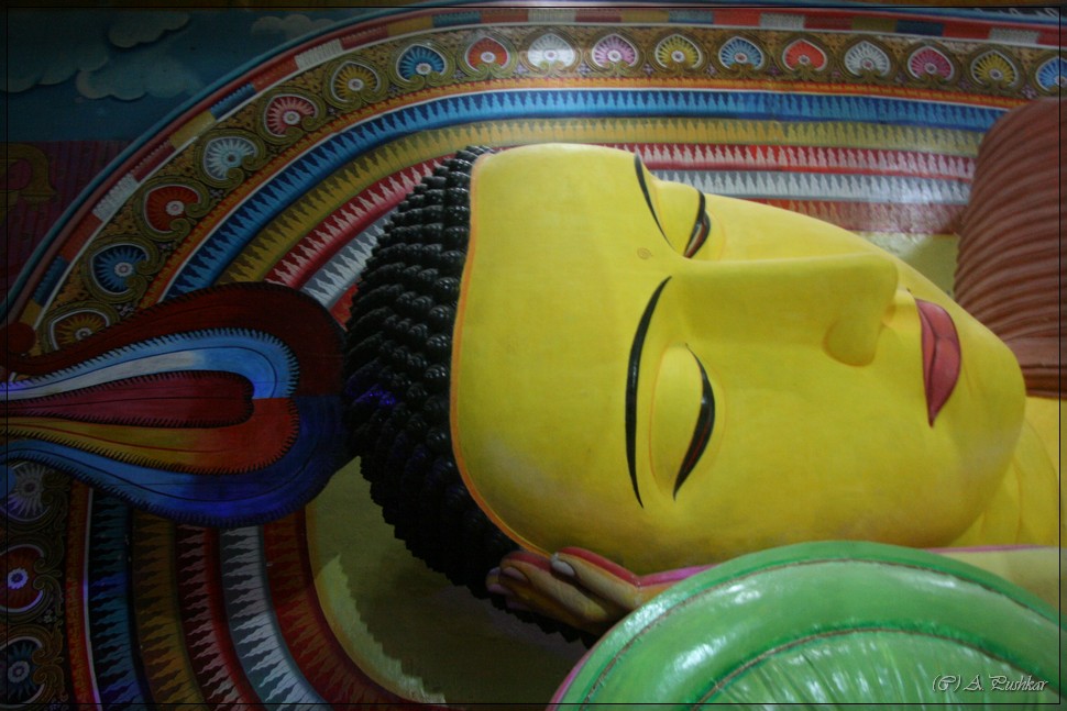 Будда в храме