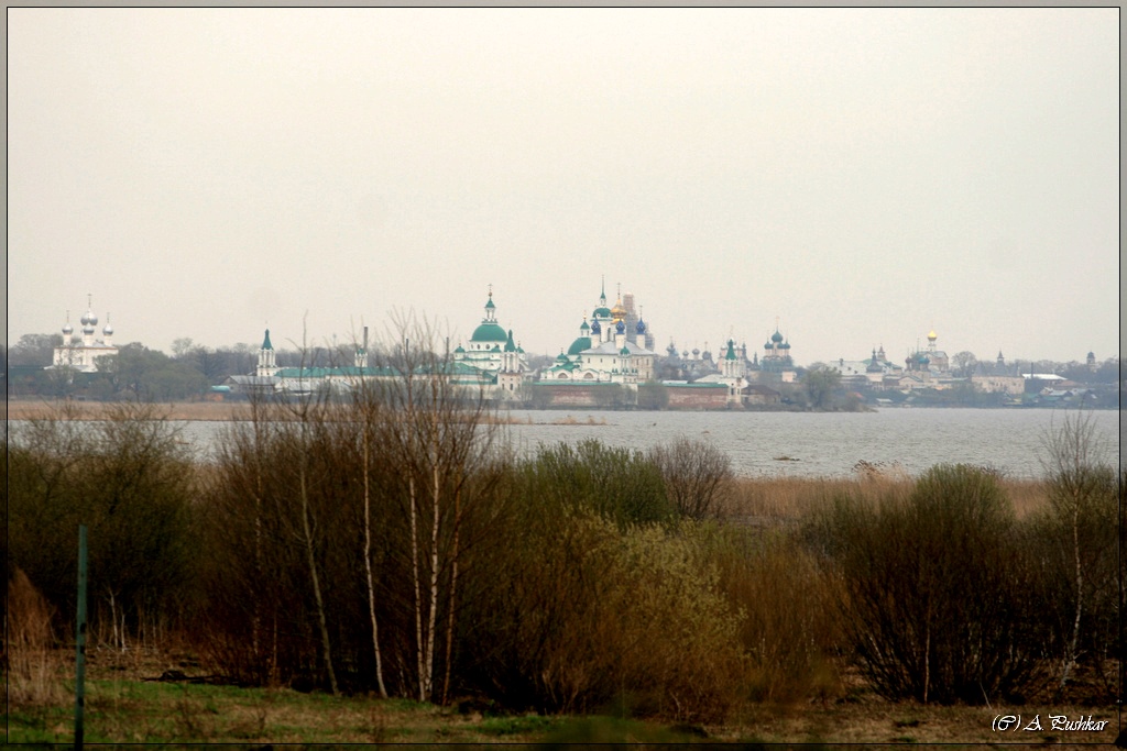 Вид на Ростов с озера Неро