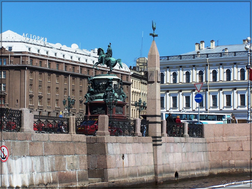 Мерительный столб на Исаакиевской площади. г. Санкт-Петербург