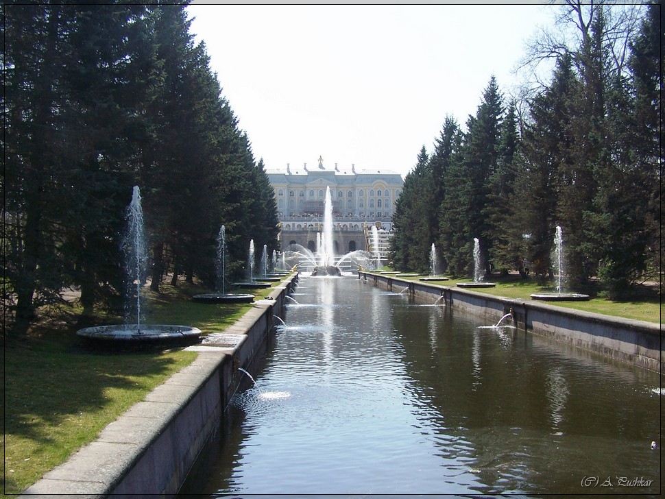 Вид на Большой дворец. Петергоф.