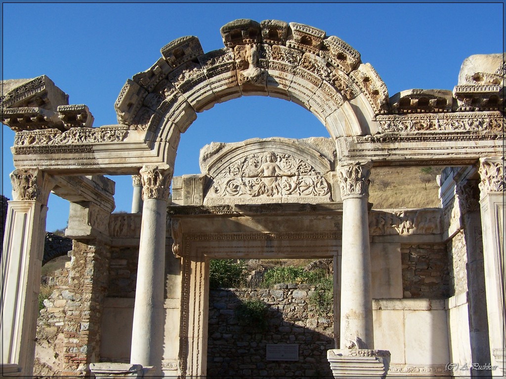 Храм Адриана